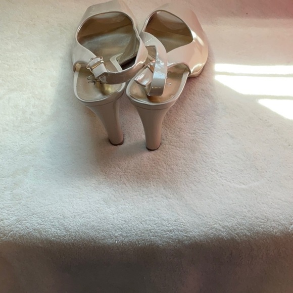 Life Stride Cream Peep-Toe Slingback Heels - Picture 4 of 8